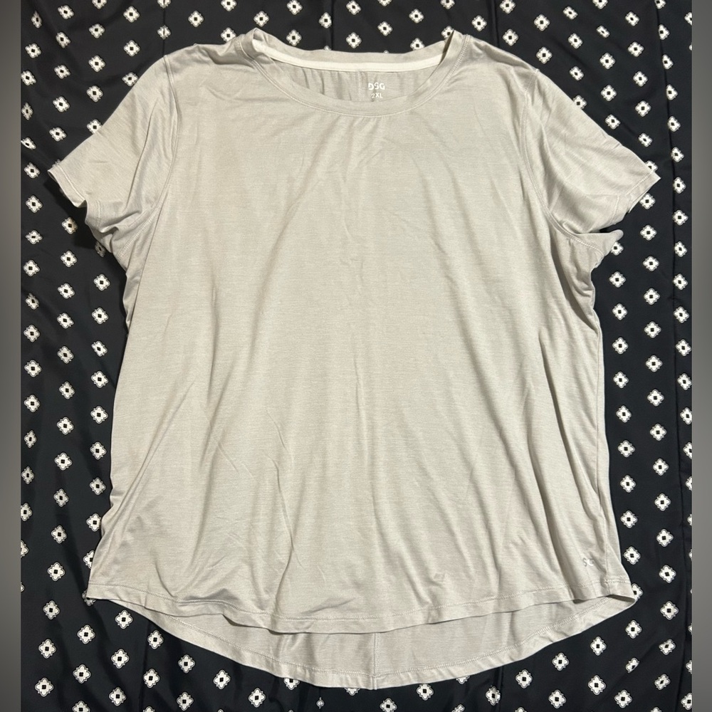 DSG Light grey work out shirt- size xl/2xl